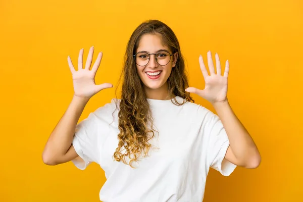 Ung Kaukasiska Kvinna Visar Nummer Tio Med Händer — Stockfoto