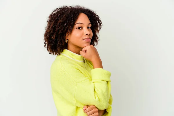 Jong Afrikaans Amerikaans Gemengd Ras Vrouw Geïsoleerd Glimlachen Gelukkig Zelfverzekerd — Stockfoto