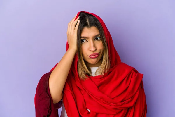 Jovem Indiana Vestindo Hijab Isolado Sendo Chocado Ela Lembrou Reunião — Fotografia de Stock