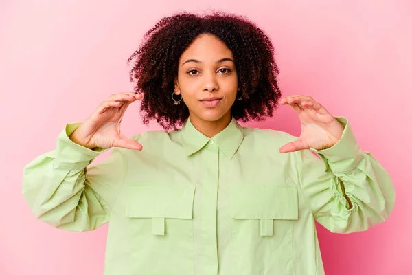 Young African American Mixed Race Woman Isolated Holding Something Palms — Stock Photo, Image