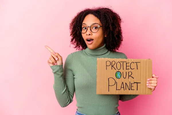 Jeune Femme Afro Américaine Métissée Tenant Carton Protéger Notre Planète — Photo