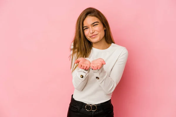 Jong Mager Kaukasisch Tiener Meisje Vouwen Lippen Het Vasthouden Van — Stockfoto