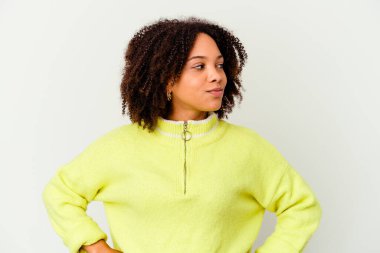 Genç Afro-Amerikan melez kadın hedeflerine ve amaçlarına ulaşma hayali kuruyor.