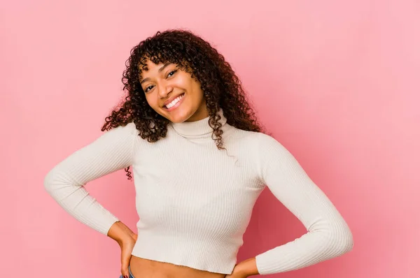 Mladý Afroameričan Afro Žena Izolované Šťastný Usmívající Veselý — Stock fotografie
