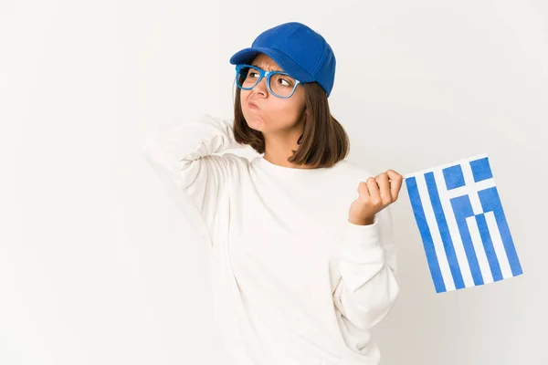 Ung Latinamerikansk Blandras Kvinna Som Håller Grekisk Flagga Vidrör Baksidan — Stockfoto