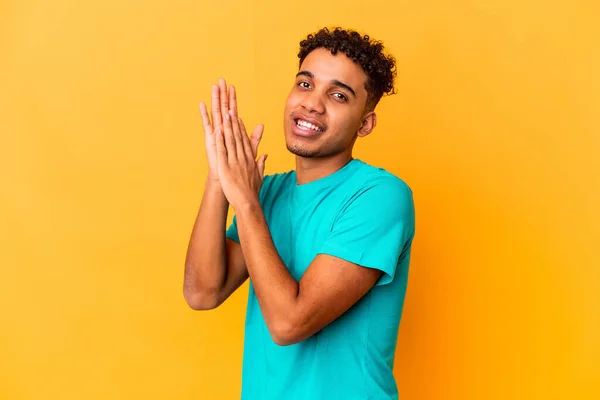 Young African American Curly Man Isolated Purple Feeling Energetic Comfortable — Stock Photo, Image