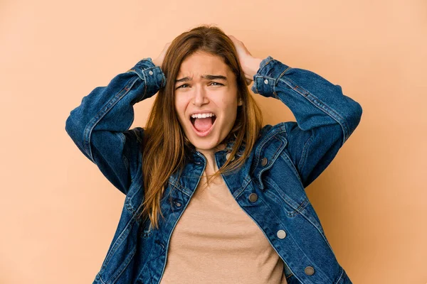 Mladý Vyhublý Kavkazský Teenager Dívka Křičí Vzteky — Stock fotografie