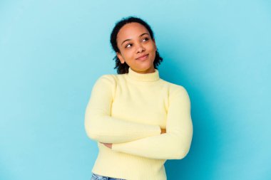 Genç Afro-Amerikan melez kadın hedeflerine ve amaçlarına ulaşma hayali kuruyor.