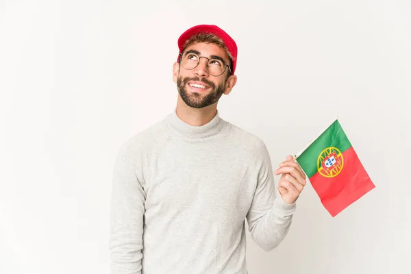 Joven Mujer Hispana Raza Mixta Sosteniendo Una Bandera Portugal Soñando — Foto de Stock