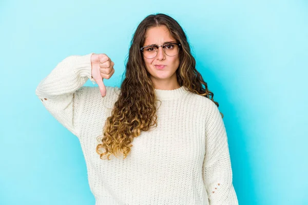 若い白人巻き毛の女性は親指を示す孤立 失望の概念 — ストック写真