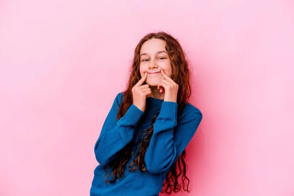 Pequena Menina Caucasiana Isolado Fundo Rosa Duvidando Entre Duas Opções — Fotografia de Stock