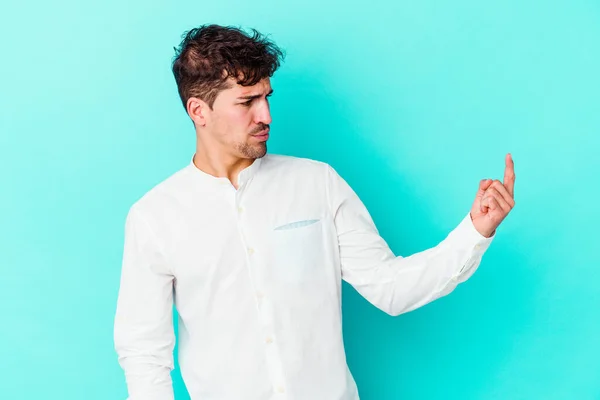 Young Caucasian Man Isolated Blue Background Pointing Finger You Inviting — Stock Photo, Image