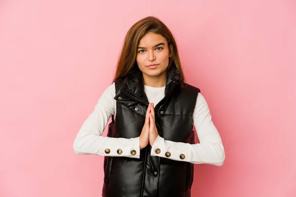 Młody Chudy Biały Nastolatek Dziewczyna Modli Się Pokazując Oddanie Osoba — Zdjęcie stockowe