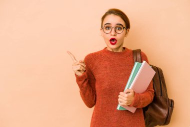 Genç, sıska, öğrenci bir kadın.