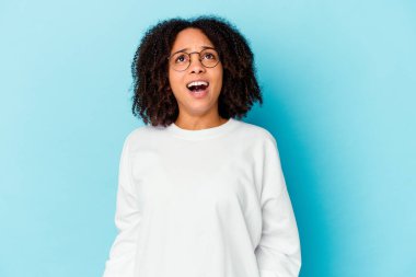 Genç Afro-Amerikan melez kadın gördüğü bir şey yüzünden şoka girdi..