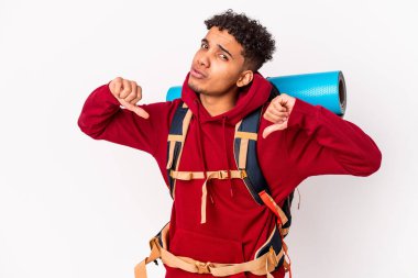 Genç Afrikalı kıvırcık Amerikalı izole edilmiş gezgin gururlu ve kendinden emin, örnek alınacak..