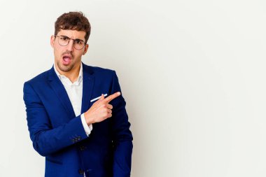 Beyaz arka planda izole edilmiş beyaz iş adamı. Elinde palmiye ağacının bir kopyası olduğu için heyecanlı..