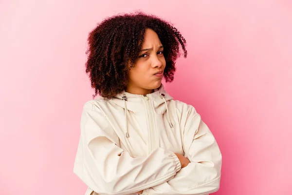 Joven Afroamericana Mestiza Mujer Aislada Infeliz Mirando Cámara Con Expresión — Foto de Stock