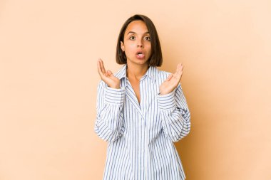 Genç İspanyol kadın şaşırdı ve şok oldu..