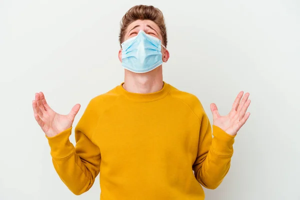 Junger Mann Mit Maske Für Coronavirus Isoliert Auf Weißem Hintergrund — Stockfoto