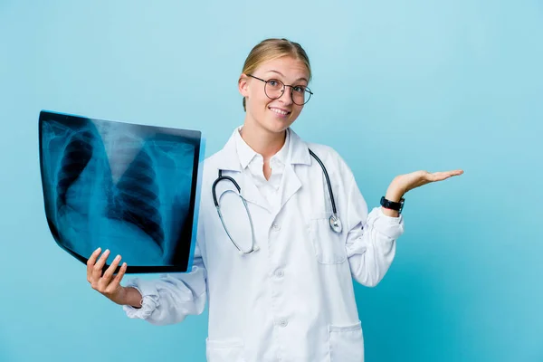 Young Russian Doctor Woman Holding Bone Scan Blue Holds Copy — Stock Photo, Image