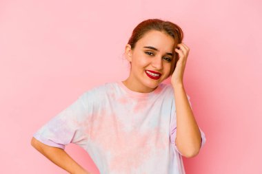 Genç Arap melez kadın çok gülüyor. Mutluluk kavramı.