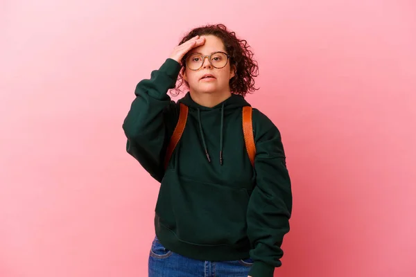 Jonge Student Vrouw Met Het Syndroom Van Geïsoleerd Roze Achtergrond — Stockfoto