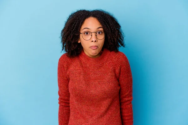 Young African American Mixed Race Woman Isolated Shrugs Shoulders Open — Stock Photo, Image