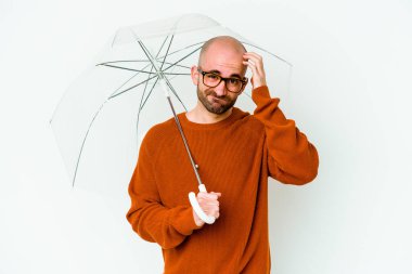 Şok olmuş bir şemsiye tutan genç kel adam önemli bir buluşmayı hatırladı..