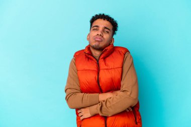 Genç Afro-Amerikan kıvırcık adamı tekrar eden bir görevden bıktı..