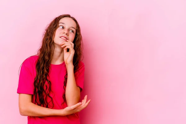 Little Caucasian Girl Isolated Pink Background Relaxed Thinking Something Looking — Stock Photo, Image