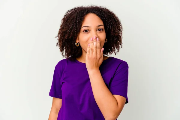 Junge Afrikanisch Amerikanische Mischlingshündin Isoliert Schockiert Mund Mit Händen Bedeckt — Stockfoto