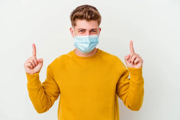 Junger Mann Mit Maske Für Coronavirus Isoliert Auf Weißem Hintergrund — Stockfoto