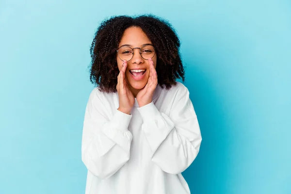 Young African American Mixed Race Woman Isolated Shrugs Shoulders Open — Stock Photo, Image