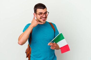 İtalyan bayrağı taşıyan beyaz bir öğrenci.