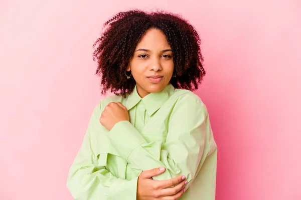 아프리카 미국인 여성은 고통받는 팔꿈치를 고립시켰다 — 스톡 사진