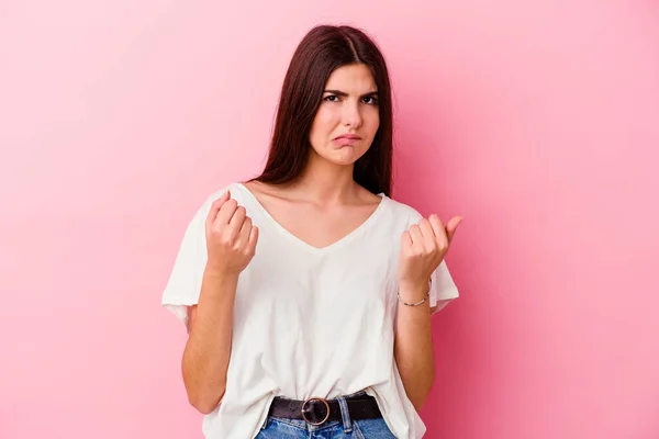 Jeune Femme Caucasienne Isolée Sur Fond Rose Montrant Elle Pas — Photo