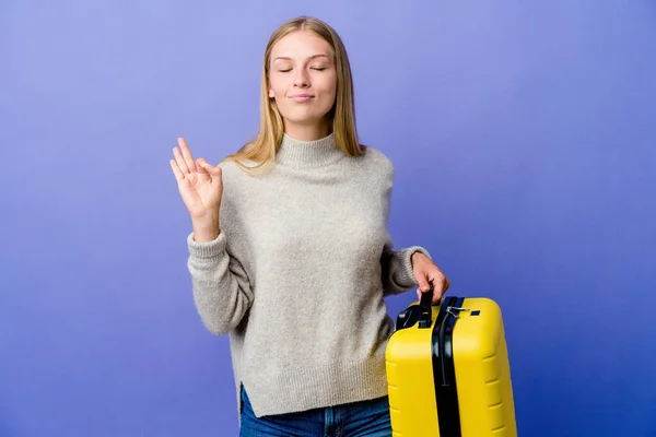 Joven Mujer Rusa Sosteniendo Maleta Para Viajar Relaja Después Duro —  Fotos de Stock