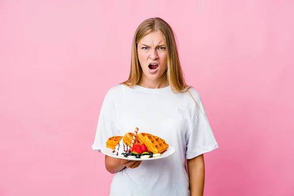 Young Russian Woman Eating Waffle Isolated Screaming Very Angry Aggressive — Stock Photo, Image