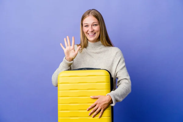 Joven Mujer Rusa Sosteniendo Maleta Para Viajar Rechazando Alguien Que —  Fotos de Stock