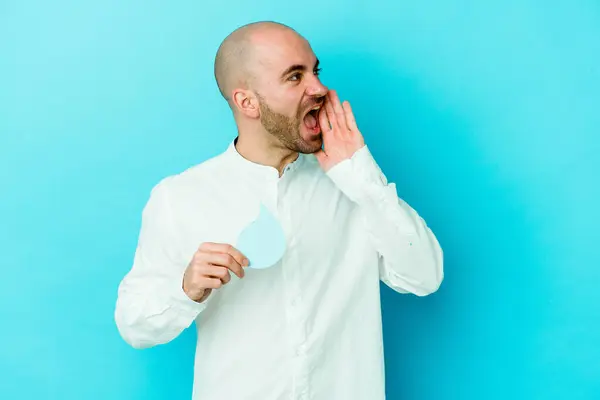 Jovem Homem Careca Caucasiano Celebrando Dia Mundial Água Isolado Fundo — Fotografia de Stock