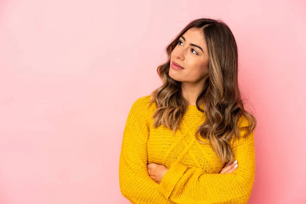 Jonge Blanke Vrouw Geïsoleerd Dromen Van Het Bereiken Van Doelen — Stockfoto