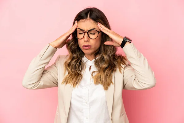 Jonge Blanke Vrouw Geïsoleerd Aanraken Van Tempels Het Hebben Van — Stockfoto