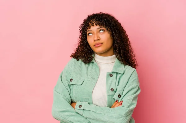 Jong Afrikaans Amerikaans Afro Vrouw Geïsoleerd Moe Van Een Repetitieve — Stockfoto