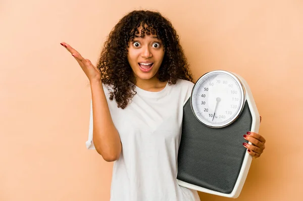 Young African American Afro Woman Holding Scale Receiving Pleasant Surprise — Stock Photo, Image