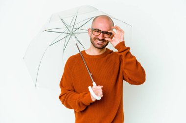 Şemsiyesi olan genç kel bir adam heyecanlı..