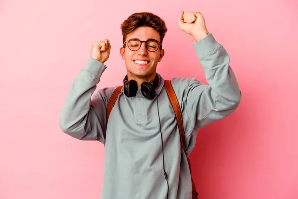 Junger Student Isoliert Auf Rosa Hintergrund Feiert Einen Besonderen Tag — Stockfoto