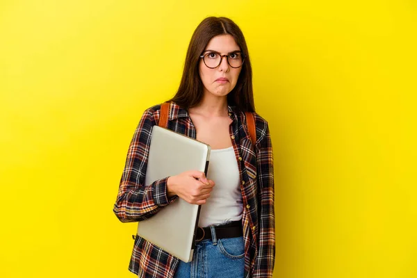 Mladá Běloška Student Žena Drží Notebook Izolované Růžovém Pozadí Pokrčí — Stock fotografie