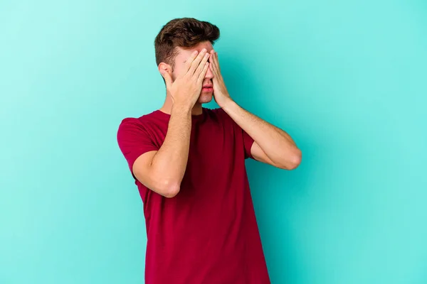 Young Caucasian Man Isolated Blue Background Afraid Covering Eyes Hands — Stock Photo, Image