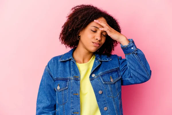 Giovane Afro Americana Mista Donna Isolato Toccando Templi Avendo Mal — Foto Stock